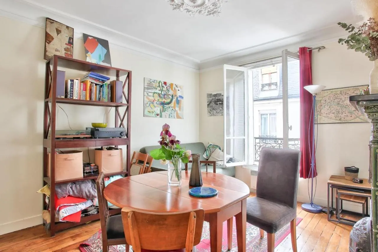 Old Apartment For 3 People In Place D'Italie 파리
