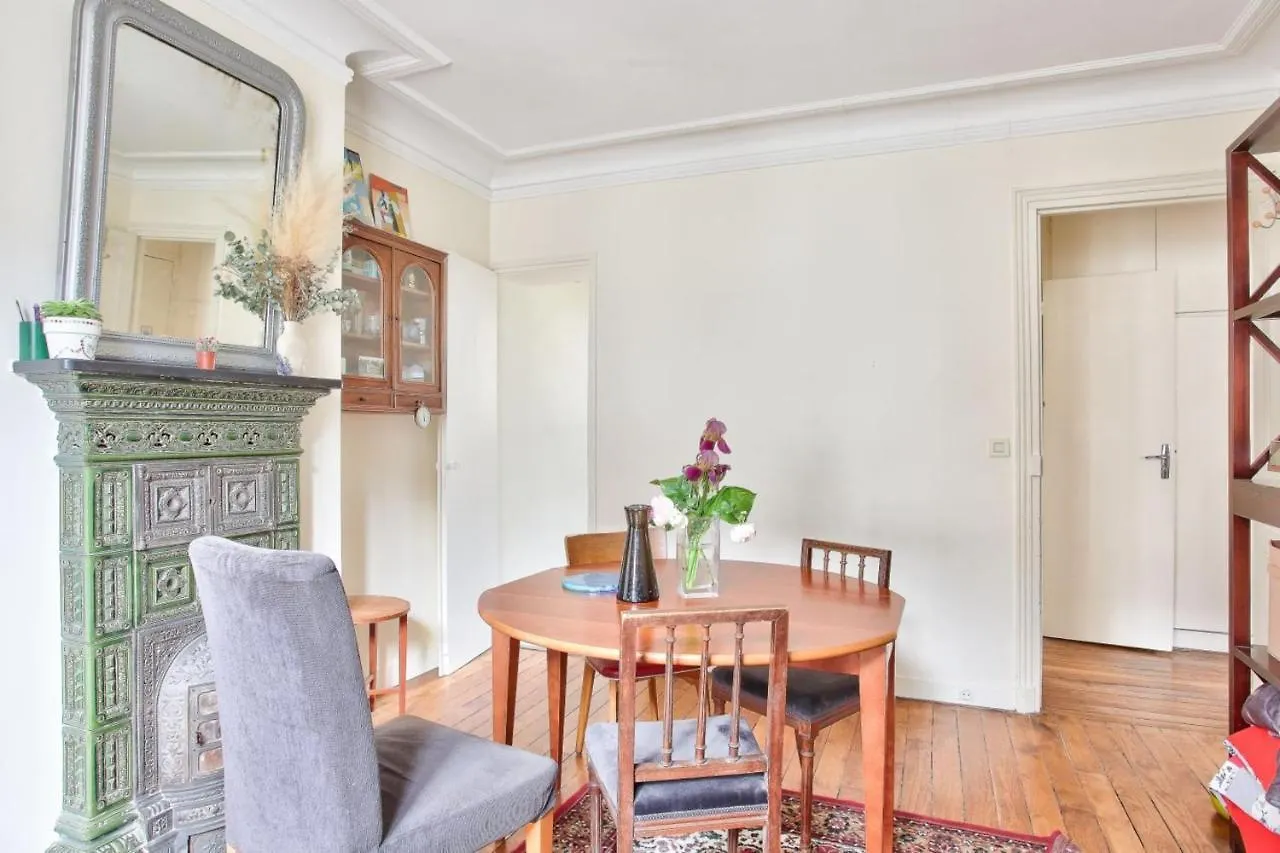 Old Apartment For 3 People In Place D'Italie 파리 0*,  프랑스