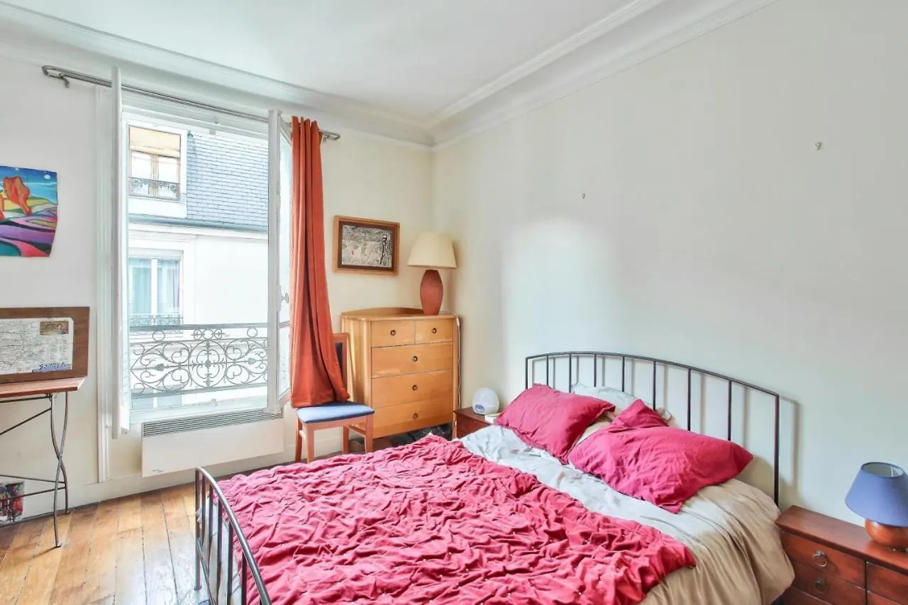 Old Apartment For 3 People In Place D'Italie 파리