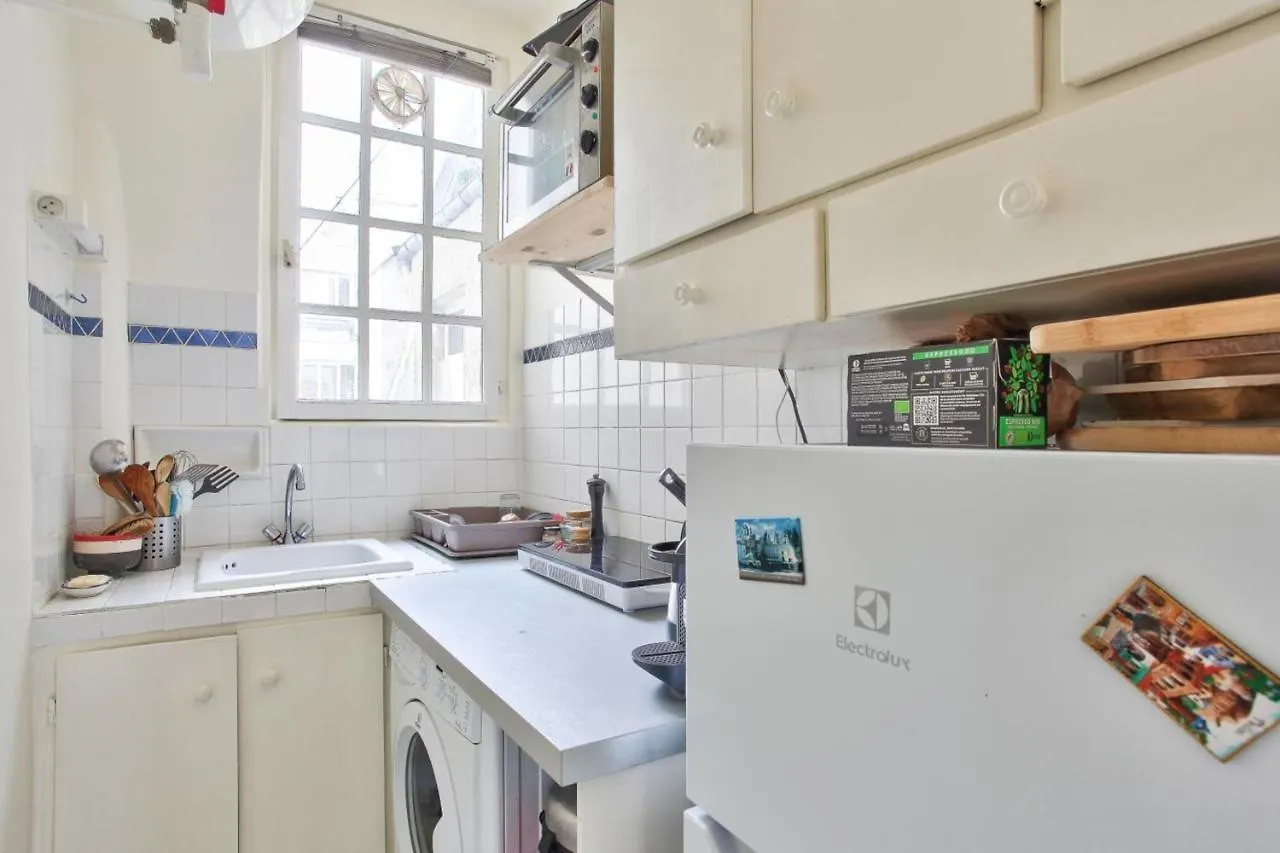 Old Apartment For 3 People In Place D'Italie 파리 0*,  프랑스