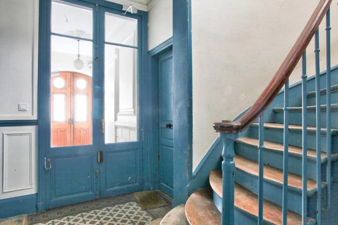 Old Apartment For 3 People In Place D'Italie 파리 0*,