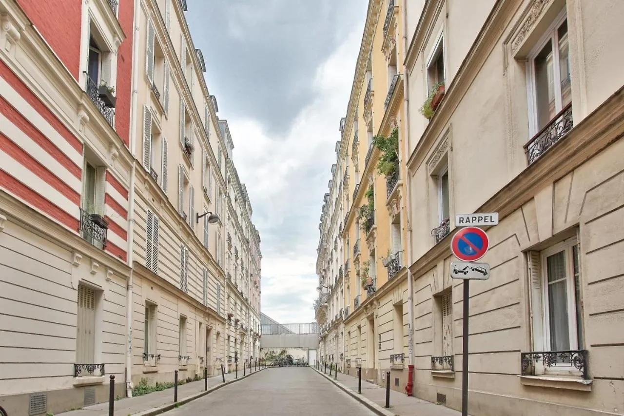 Old Apartment For 3 People In Place D'Italie 파리 프랑스
