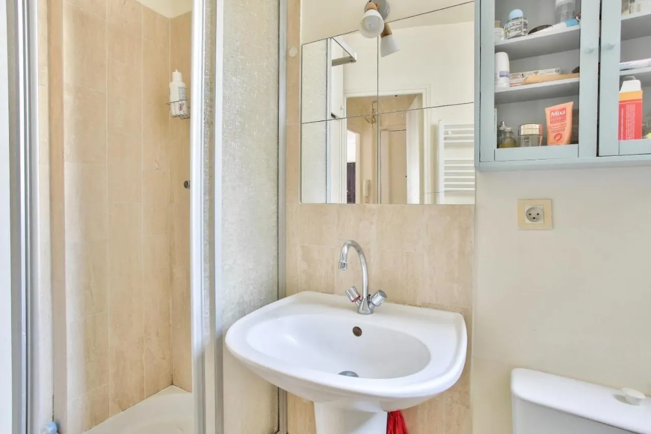 Old Apartment For 3 People In Place D'Italie 파리 프랑스
